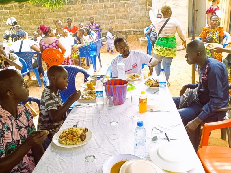 Ensemble, offrons un sourire: Faisons un don pour soutenir les personnes  vulnérables 