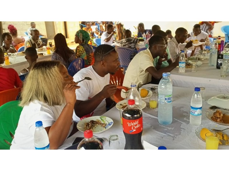 Ensemble, offrons un sourire: Faisons un don pour soutenir les personnes  vulnérables 